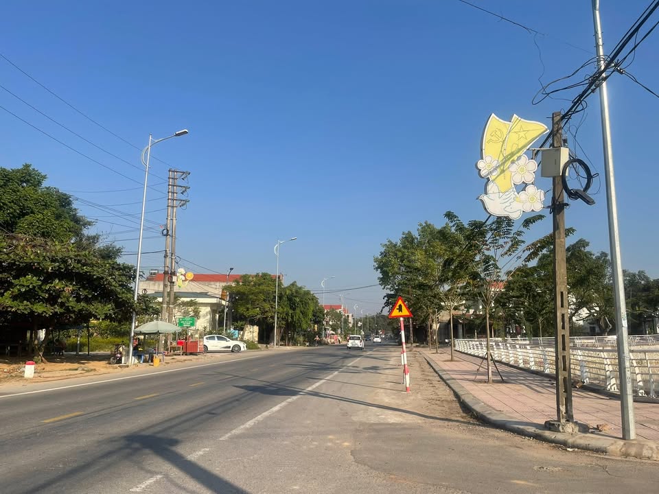 Đất đấu giá trục chính Tỉnh Lộ 305, Văn Quán, Lập Thạch, 100m² - Sổ hồng chính chủ, giá tốt!