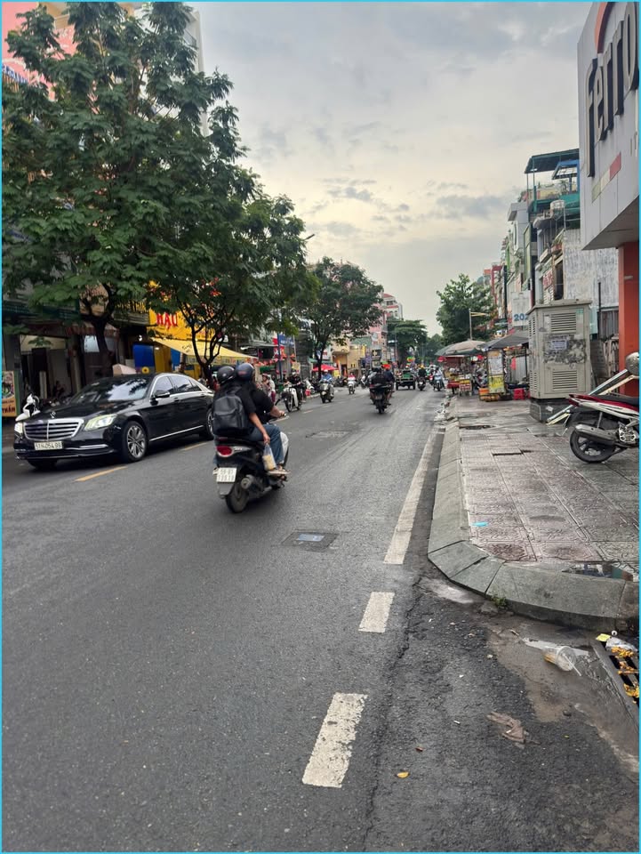 Nhà cho thuê mặt tiền đường Tô Hiến Thành, quận 10, 78m² giá 50 triệu - Kinh doanh sầm uất!