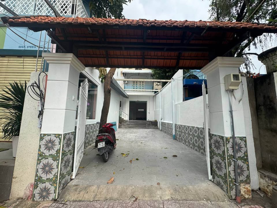 Cho thuê mặt bằng Tống Hữu Định, Thảo Điền 200m² giá 80 triệu - Vị trí đắc địa cho kinh doanh!