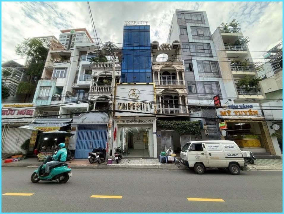 Cho thuê nguyên căn mặt tiền đường Nguyễn Văn Thương, Bình Thạnh 80m² giá 70 triệu - Kinh doanh thuận lợi!