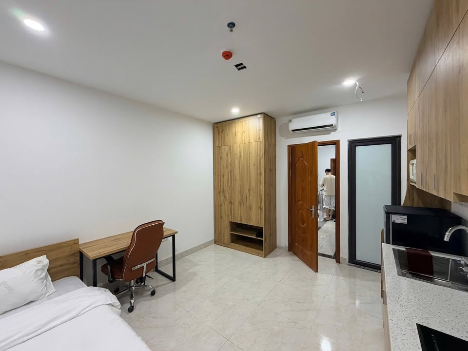 Nhà nhỏ cho thuê tại Ngõ 43 Trung Kính, Cầu Giấy - Full nội thất, thoáng sáng