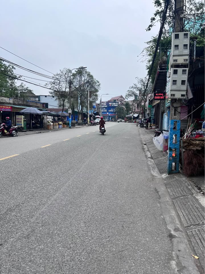 Đất tặng ốt kinh doanh mặt đường Xuân Diệu 206.8m² giá 13 tỷ - Vị trí đắc địa gần chợ!