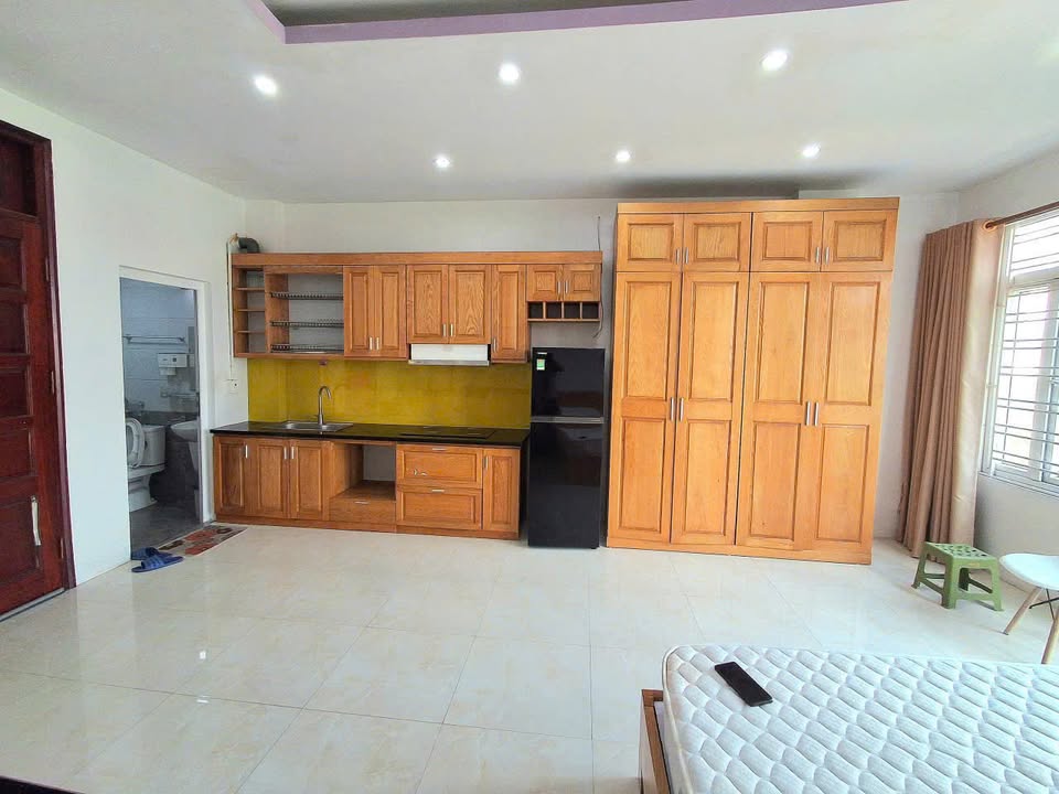 Căn hộ dịch vụ 100 Trung Kính, Cầu Giấy - Đẹp, thoáng mát, vào ở ngay!