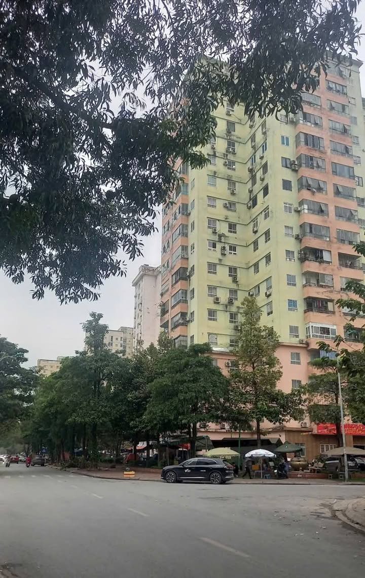 Căn hộ chung cư 3 ngủ tại Nam Trung Yên 70m² giá 6.4 tỷ - Sẵn sàng vào ở ngay!