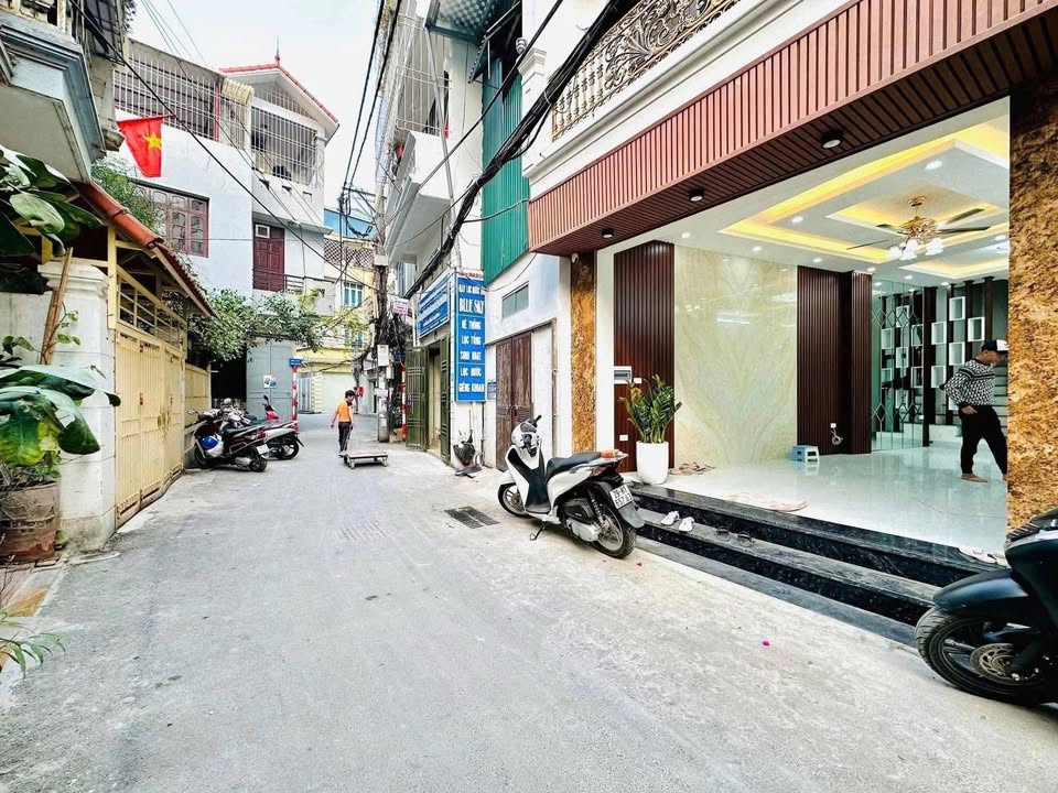 Nhà phố 5 tầng Tân Mai 40m² giá 9.6 tỷ - Kinh doanh đỉnh cao!