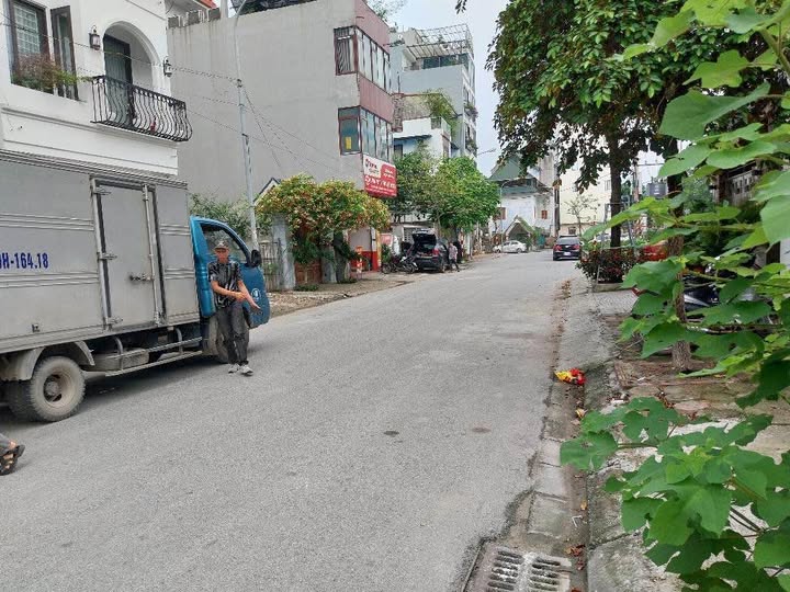 Đất phân lô Trâu Quỳ 102m² giá 10 tỷ - Mặt ngõ ô tô tránh, kinh doanh sầm uất!