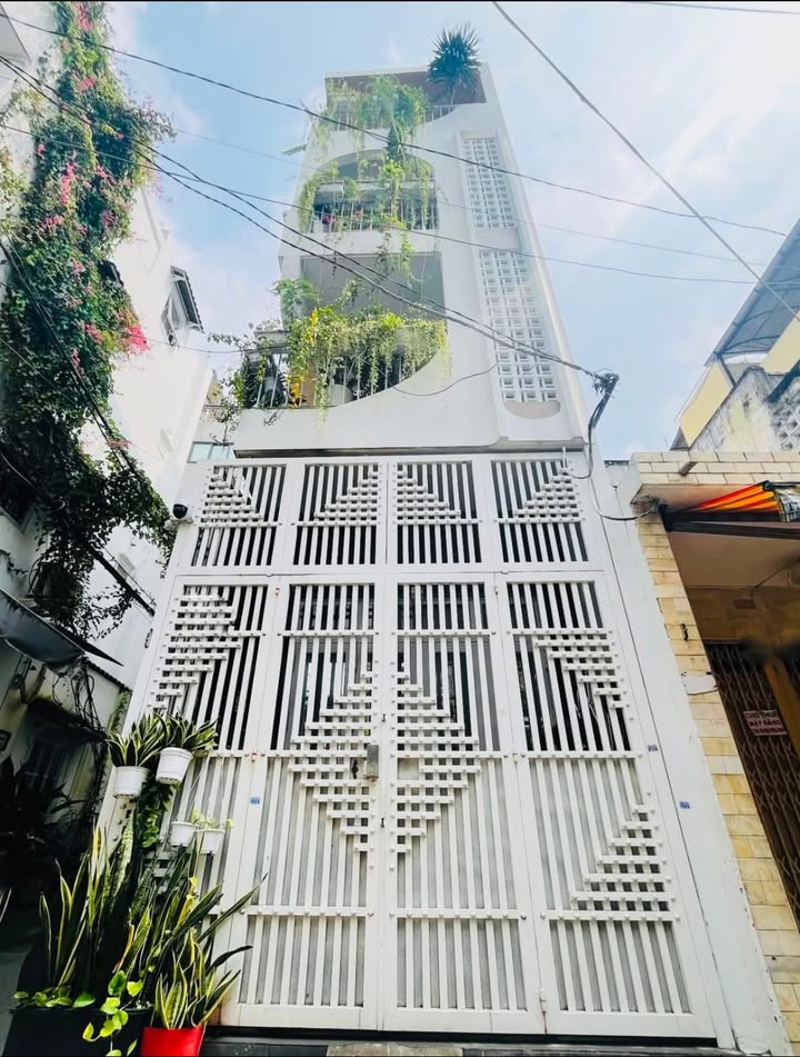 Nhà riêng hẻm ô tô Lê Văn Sỹ, Phú Nhuận 45m² giá 11.3 tỷ - Thiết kế hiện đại, tiện nghi đầy đủ!