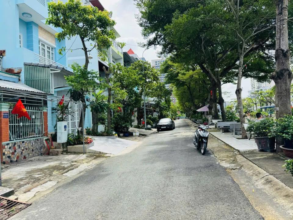 Nhà 3 tầng KDC Savimex, Phú Thuận, Quận 7 - Giá chỉ 11.8 tỷ, không ngập nước!