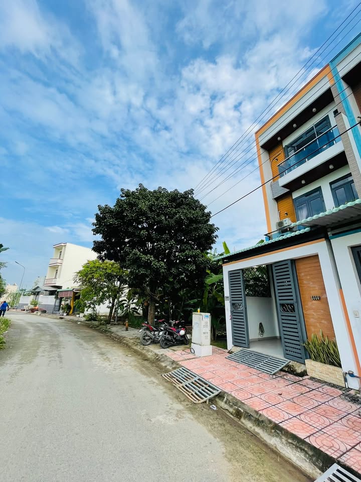 Nhà phố 72m² tại Ấp Phước Lý, Cần Giuộc - Giá 3.3 tỷ, sẵn sàng vào ở ngay!