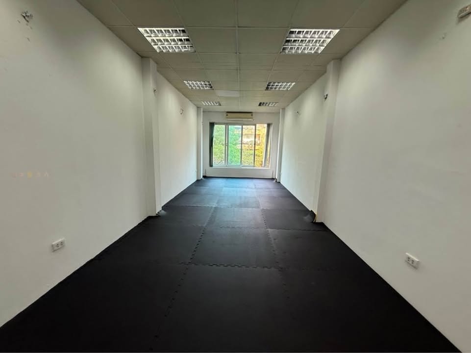 Văn phòng cho thuê 50m² tại ngõ 14 Huỳnh Thúc Kháng, Đống Đa - Giá chỉ 8.5 triệu/tháng!