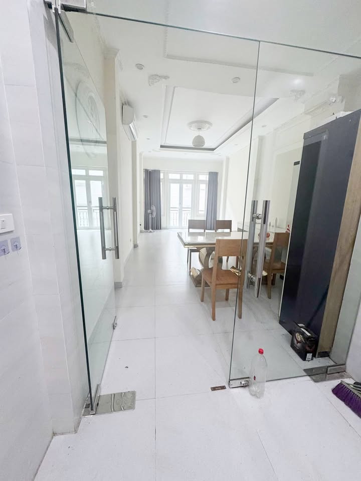 Nhà phố Giang Văn Minh 60m² giá 31 triệu - Ô tô tránh, thuận tiện kinh doanh