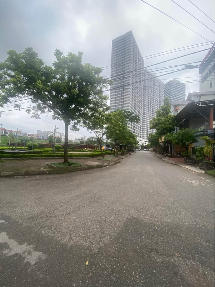 Nhà 3 tầng Vĩnh Ngọc, Đông Anh 61m² giá 8 tỷ - Ô tô đỗ cổng, vị trí đắc địa!