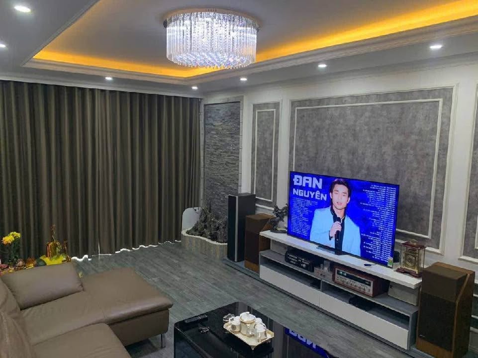 Mặt phố kinh doanh Hai Bà Trưng 75m² giá 30 tỷ - Lô góc đắc địa, vỉa hè rộng rãi!