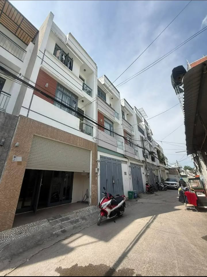 Nhà 3 tầng đẹp đường Tỉnh Lộ 43, Thủ Đức - Giá 5.2 tỷ, ô tô vào tận nhà!