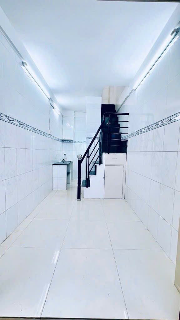 Nhà 3 tầng Đoàn Văn Bơ, 15m² giá 1.55 tỷ - Đầu tư sinh lời hấp dẫn!