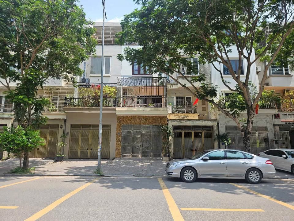 Nhà liền kề Văn Phú, Hà Đông 85m² giá 20.5 tỷ - Vị trí kinh doanh đắc địa!