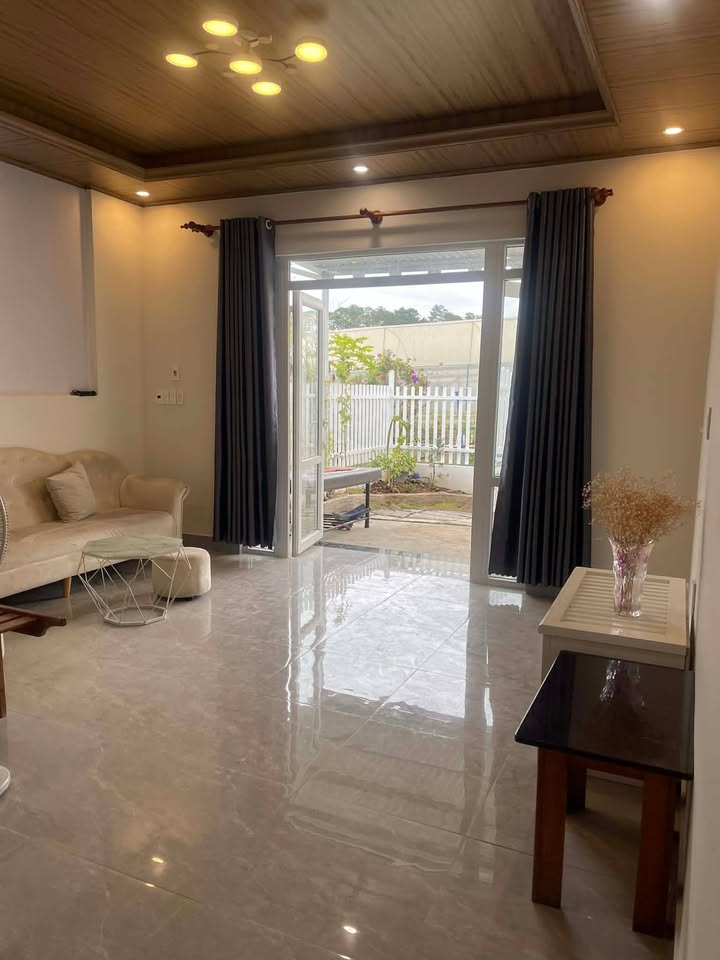 Nhà cho thuê đường Công Chúa Ngọc Hân Đà Lạt 2PN giá 7 triệu - Sân nhỏ thoáng đãng