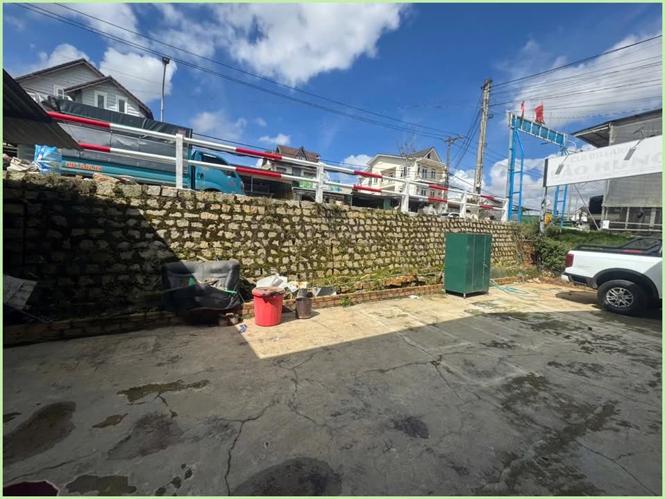 Kho cho thuê 300m² tại Đà Lạt - Mặt tiền đường Nguyên Tử Lực chỉ 30 triệu/tháng!