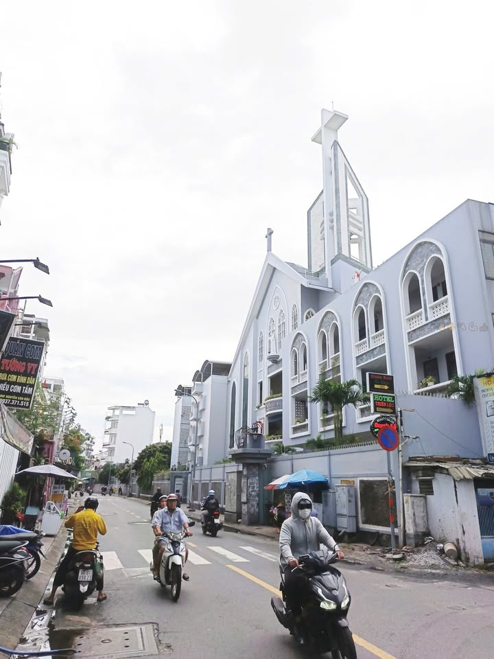 Nhà phố mặt tiền Nguyễn Văn Đậu 60m² giá 12 tỷ - Đầu tư sinh lời ngay!