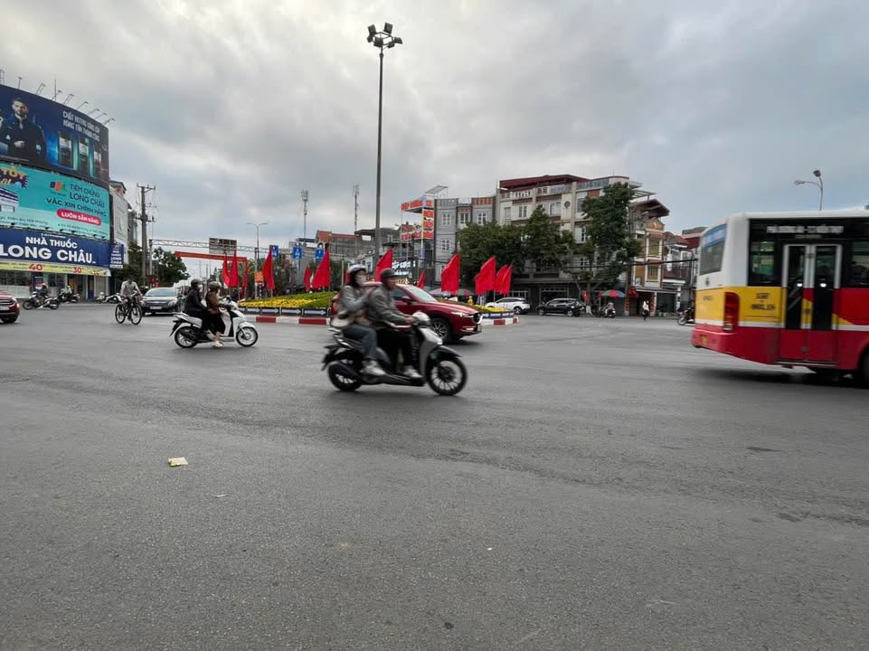 Nhà 3 Tầng Độc Lập 56m² Chợ Kiều Trung - An Dương - Giá 2.25 Tỷ - Sổ Đỏ Chính Chủ!