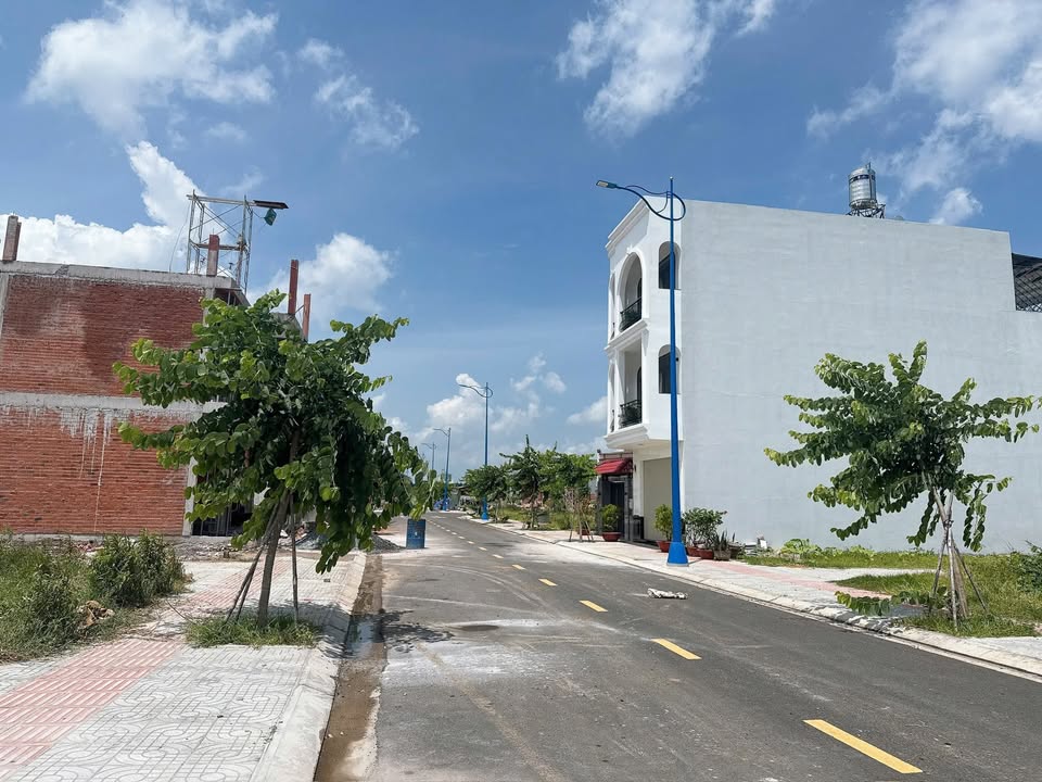 Đất nền Hòa Long 90m² giá 2.53 tỷ - Sổ hồng chính chủ, tiện ích đầy đủ!