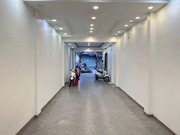 Cho thuê mặt bằng kinh doanh mặt tiền đường Cách Mạng Tháng 8, Quận 3 - Diện tích 64m², giá thỏa thuận!