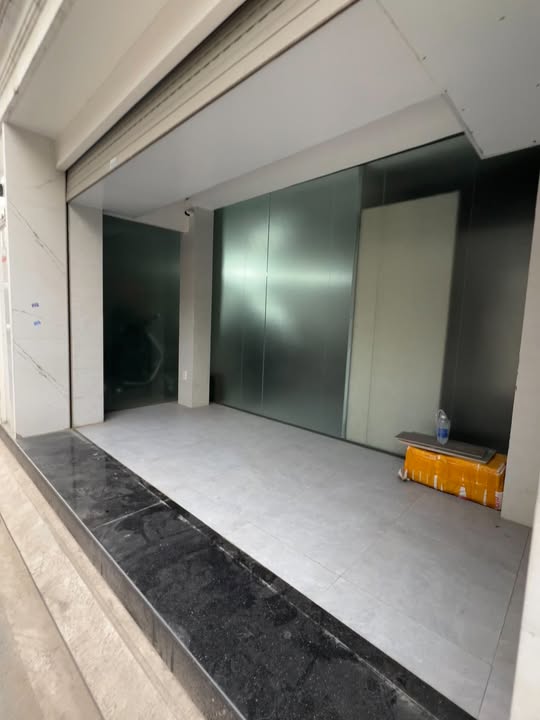 Cho thuê mặt bằng kinh doanh 766/81-83 Cách Mạng Tháng 8, Tân Bình - Đường lớn, tiện ích đầy đủ!