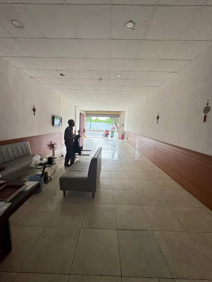 Nhà cho thuê mặt tiền kinh doanh Lê Văn Việt Thủ Đức 125m² - Vị trí đắc địa, sẵn sàng hoạt động!