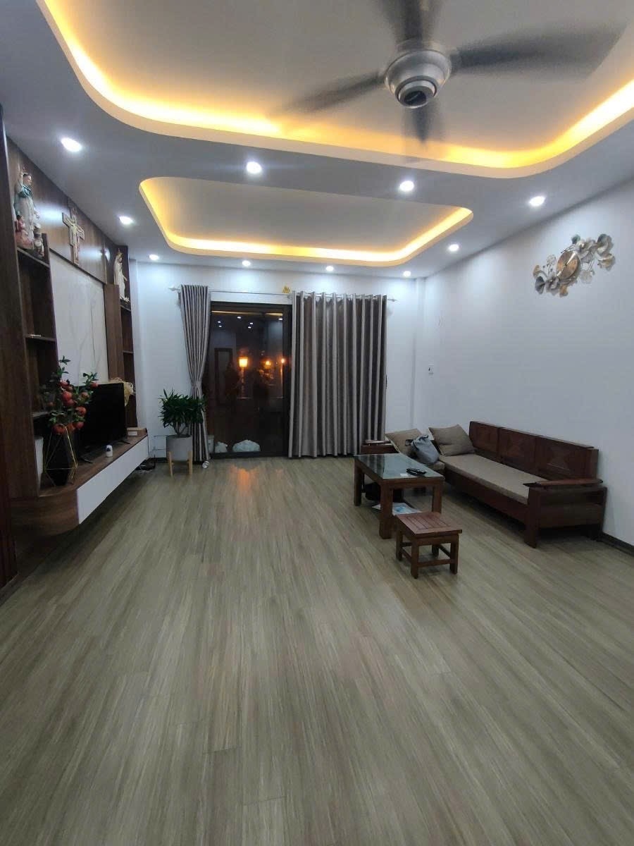 Nhà phố Trần Hòa - Hoàng Mai 30m² giá 8.6 tỷ - Ô tô vào nhà, thang máy