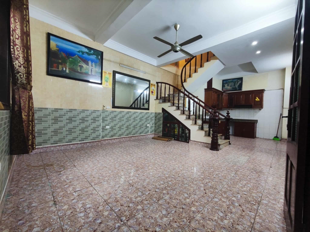 Nhà nguyên căn Hoàng Hoa Thám, Ba Đình 55m² - Ô tô đỗ cửa, giá thuê 12.5 triệu