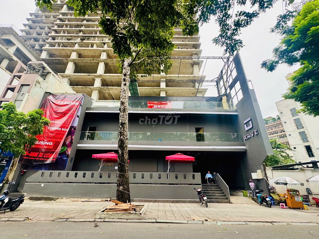 Mặt tiền Hàm Nghi quận 1 300m² giá 100 triệu - Vị trí đắc địa kinh doanh!