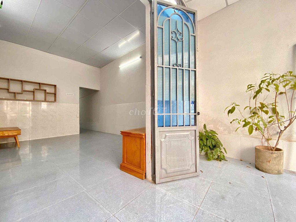 Nhà nguyên căn cấp 4 4PN-2WC ngay Chợ Cây Quéo - Kinh doanh tự do chỉ 13.5 triệu!