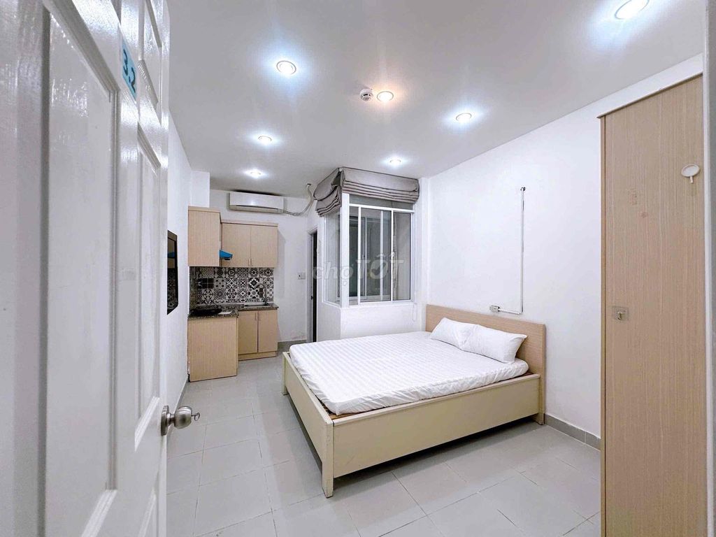 Cho thuê phòng THANG MÁY tại Đặng Văn Ngữ, Phú Nhuận 20m² - Tiện nghi đầy đủ, gần Lê Văn Sỹ!