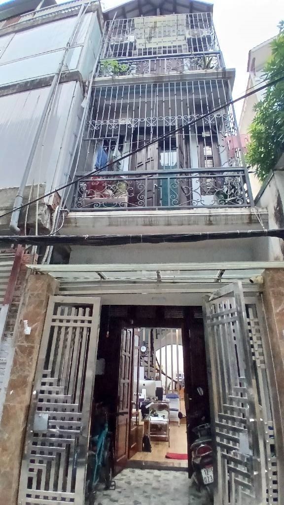 Nhà phố Kim Giang 40m² giá 9.8 tỷ - Sổ đỏ nở hậu, đầy đủ tiện ích