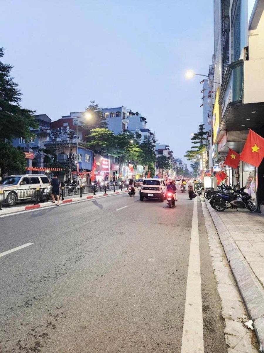 Nhà mặt phố Tôn Đức Thắng Đống Đa 36m² giá 21,1 tỷ - Lô góc kinh doanh sầm uất!