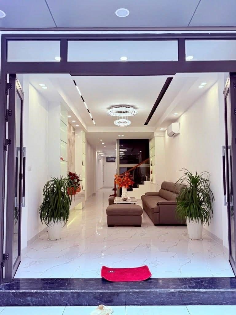 Nhà Hoàng Cầu 80m², 7 Tầng Thang Máy - Vị Trí Đắc Địa Gần Phố