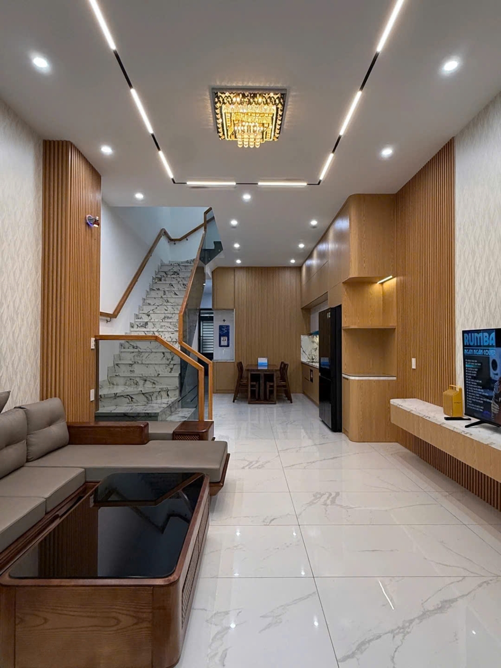 Nhà 3 tầng Hòa Cường Nam 95m² giá tốt - Nhà mới hoàn thiện, nội thất cao cấp!