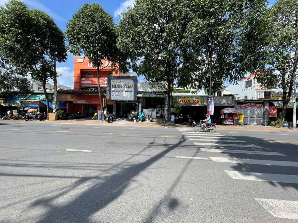 Nhà phố mặt tiền kinh doanh phường Đông Hòa, Tp Dĩ An 120,9m² giá chỉ 12 tỷ