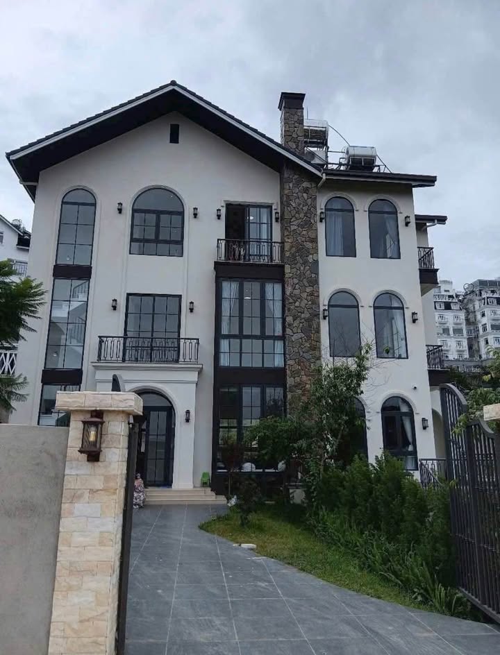 Biệt thự kiểu Pháp tại Đà Lạt 500m² giá 25 tỷ - Sẵn sàng vào ở ngay!