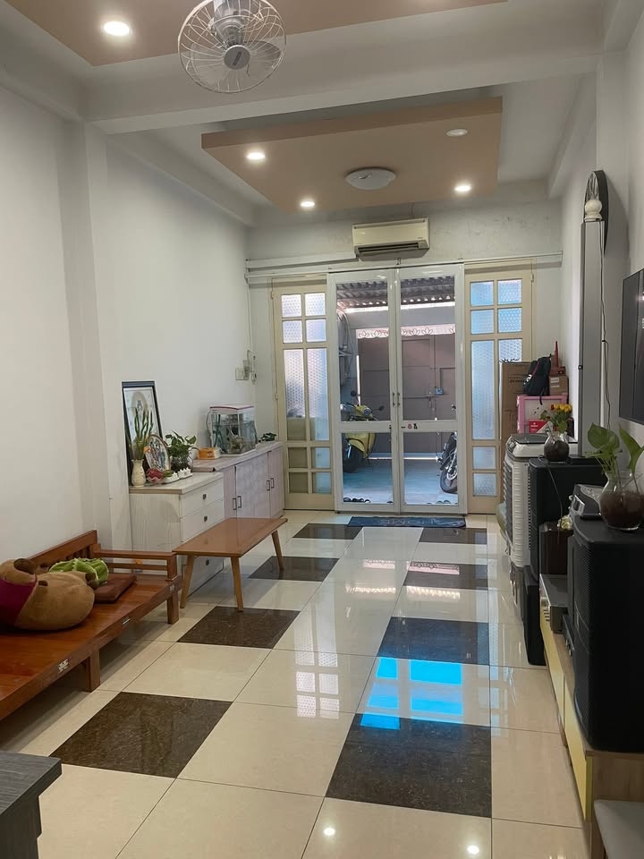 Nhà mặt tiền đường Phạm Vấn, Phú Thọ Hòa, Tân Phú 106.4m² giá 15.3 tỷ - Thiết kế hiện đại, nội thất đầy đủ!