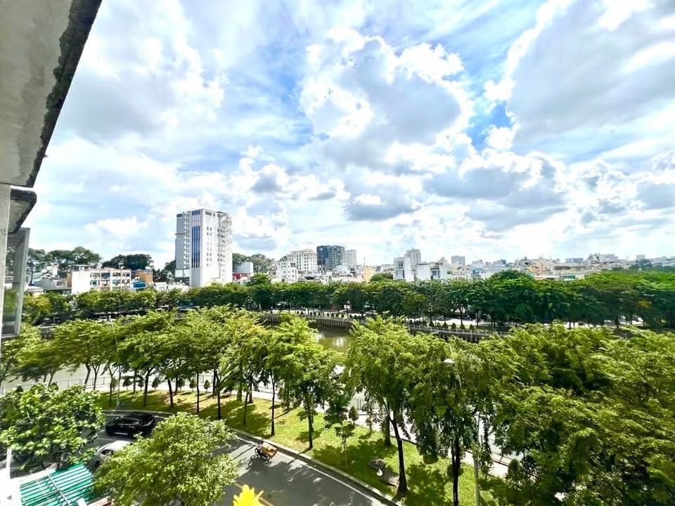 Căn hộ Đinh Tiên Hoàng Quận 1 60m² giá 3 tỷ - View bờ kè tuyệt đẹp!