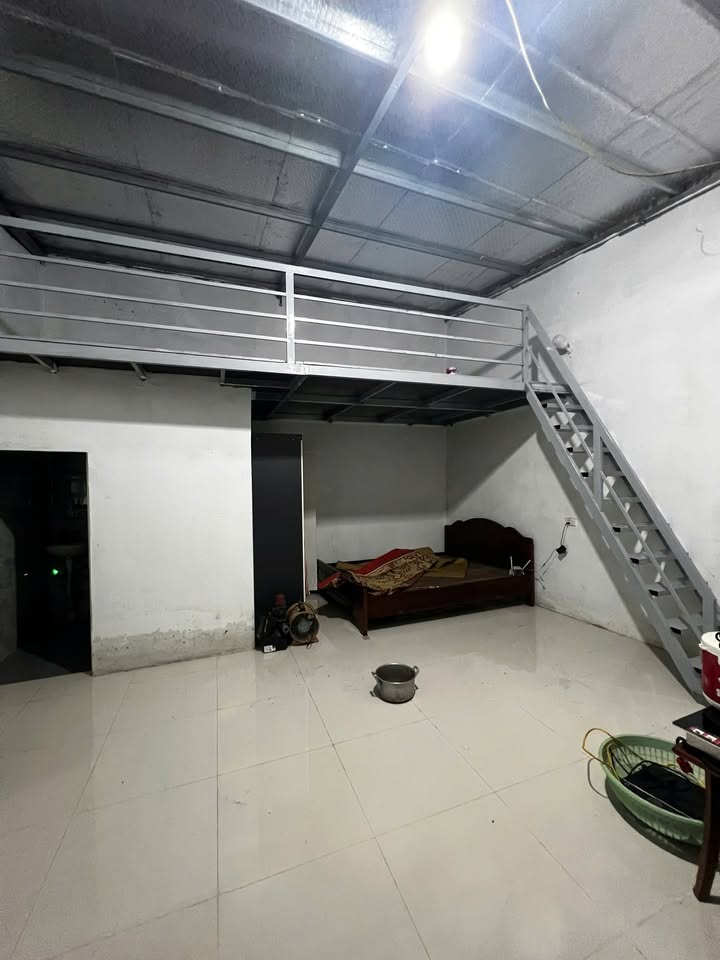 Nhà cấp 4 Cổ Nhuế 2, Bắc Từ Liêm 30m² giá 650 triệu - Ô tô đỗ cổng thoải mái!