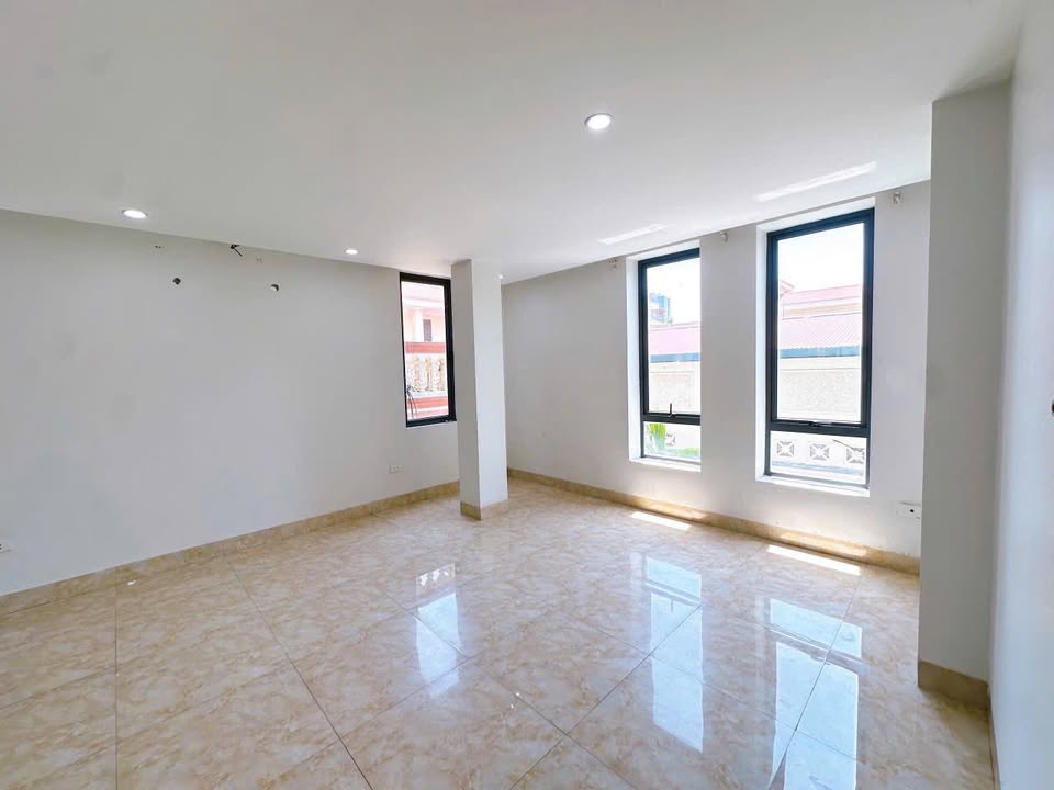 Cho thuê văn phòng tại Mai Dịch, Cầu Giấy 55m² giá 5.5 triệu - Thang máy tiện lợi!