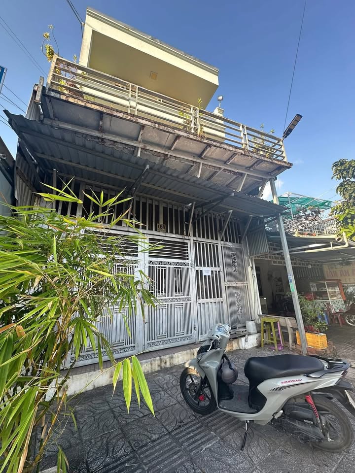 Nhà mặt tiền Đoàn Thị Điểm, Phú Quốc 3 tầng giá 10 triệu - Kinh doanh thuận lợi!