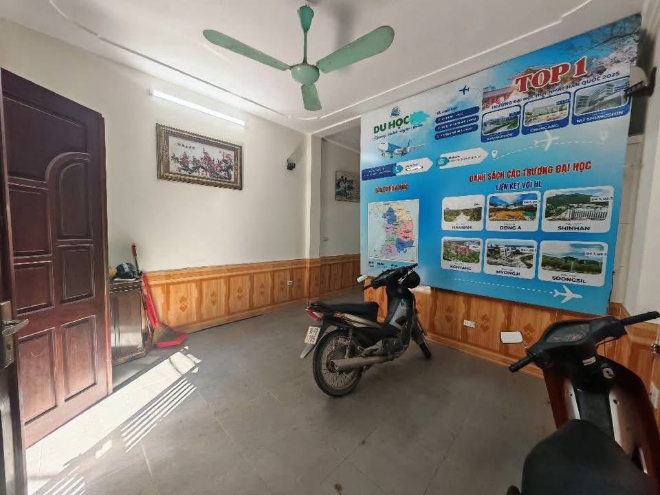 Nhà phố Cầu Diễn 32m² giá 5 tỷ - Lô góc, ô tô tránh tận nhà!