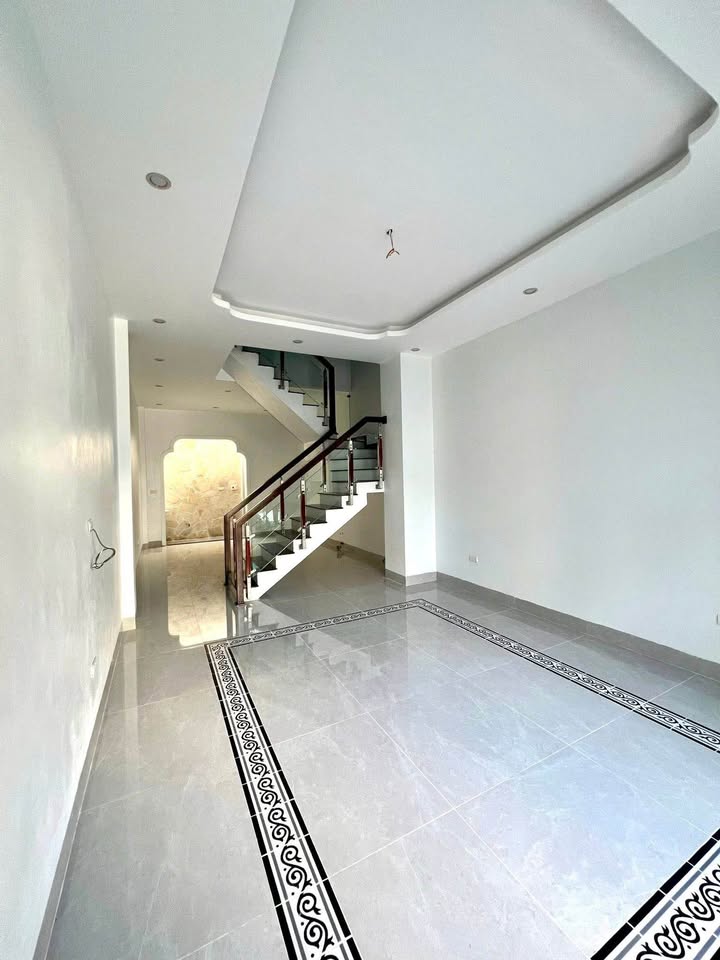 Nhà 3 tầng trung tâm Quảng Phú 65m² giá 3.9 tỷ - Thiết kế hiện đại, ô tô vào tận cửa!