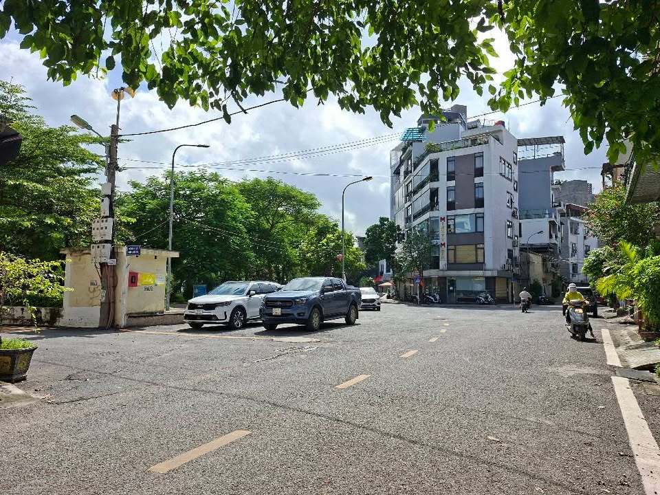 Townhouse Lâm Hạ Long Biên 68m² giá 6.486 tỷ - Đẳng cấp sống thượng lưu!