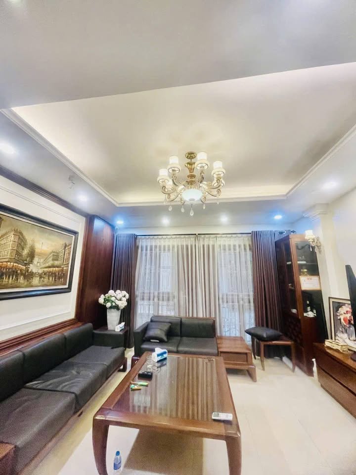 Nhà Tân Mai 53m² giá 20.6 tỷ - Lô góc, kinh doanh thuận lợi!