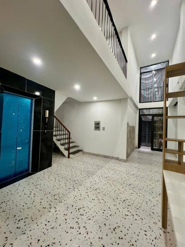 Nhà Đỗ Ngọc Du, Hai Bà Trưng 45m² giá 10.2 tỷ - Thiết kế hiện đại, thang máy tiện lợi!