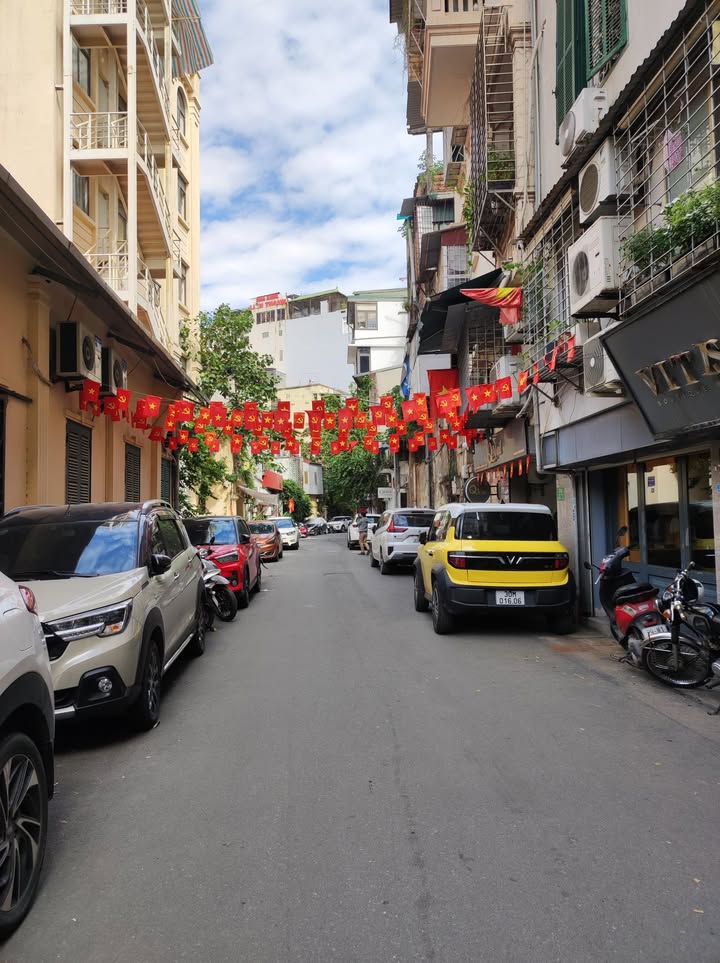 Nhà mặt phố Hạ Hồi, 25m² x 5 tầng, giá 15.8 tỷ - Kinh doanh sầm uất!